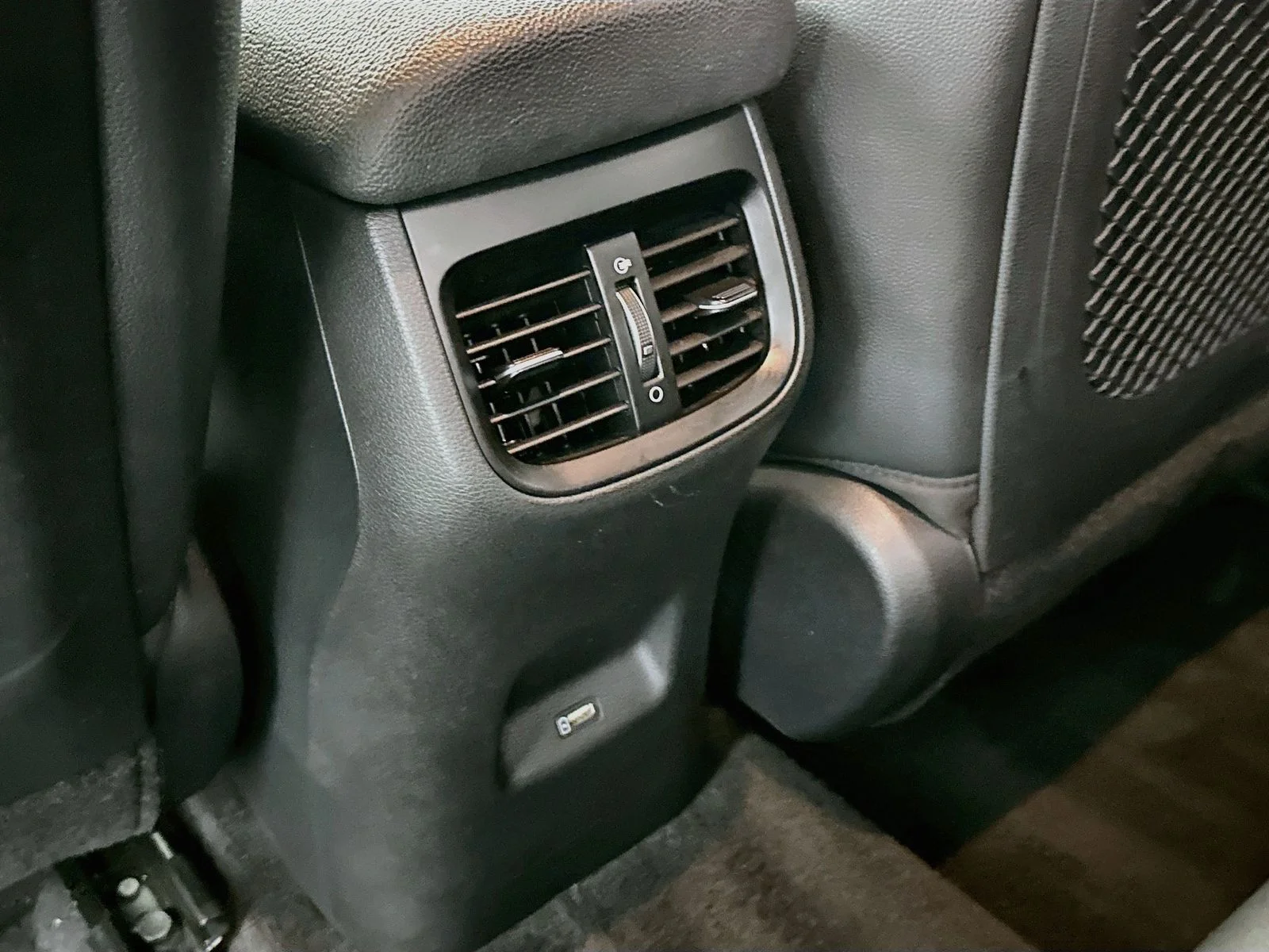 Used 2022 Snow White Pearl Kia GT image 24