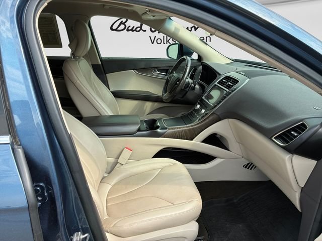 Used 2019 Blue Diamond Metallic Lincoln Reserve image 15