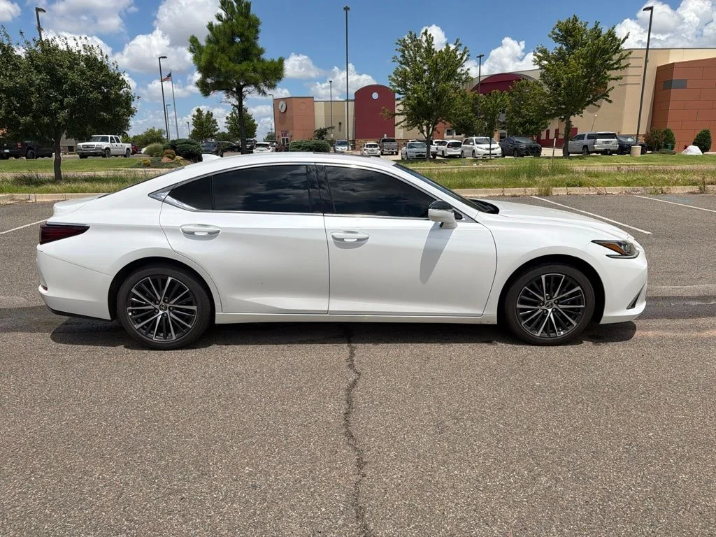 Used 2025 White Lexus 350 image 8