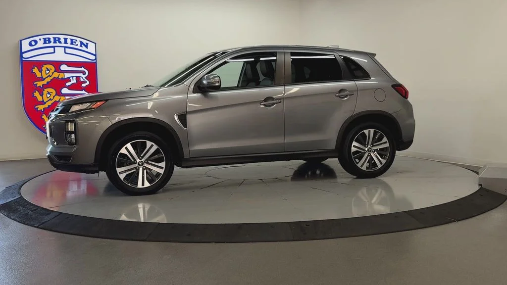 Used 2022 Mercury Gray Metallic Mitsubishi 2.0 SE image 8