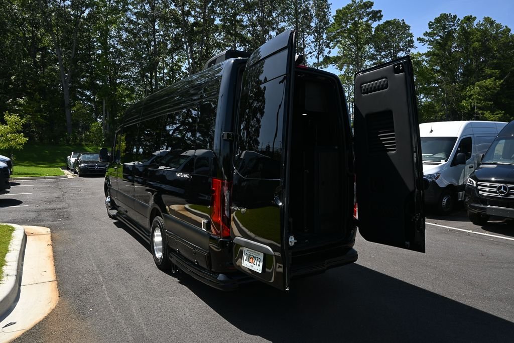 Used 2025 Black OG Luxury Coach VCB10OB image 30