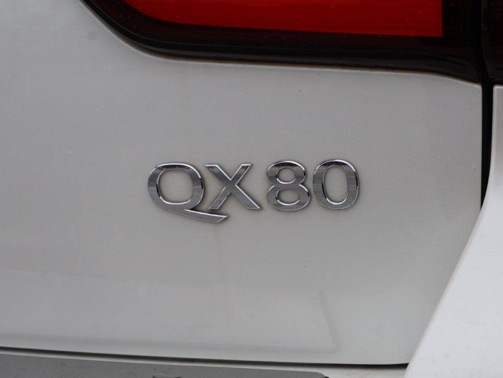 Used 2023 Moonstone White INFINITI Sensory image 8
