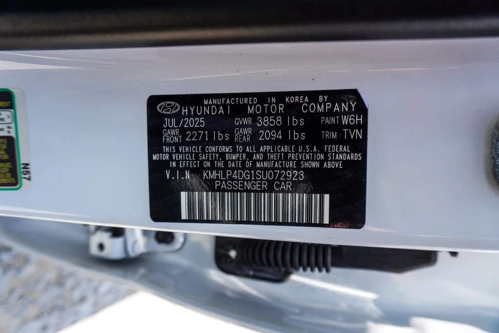 Used 2025 White Hyundai Limited image 42