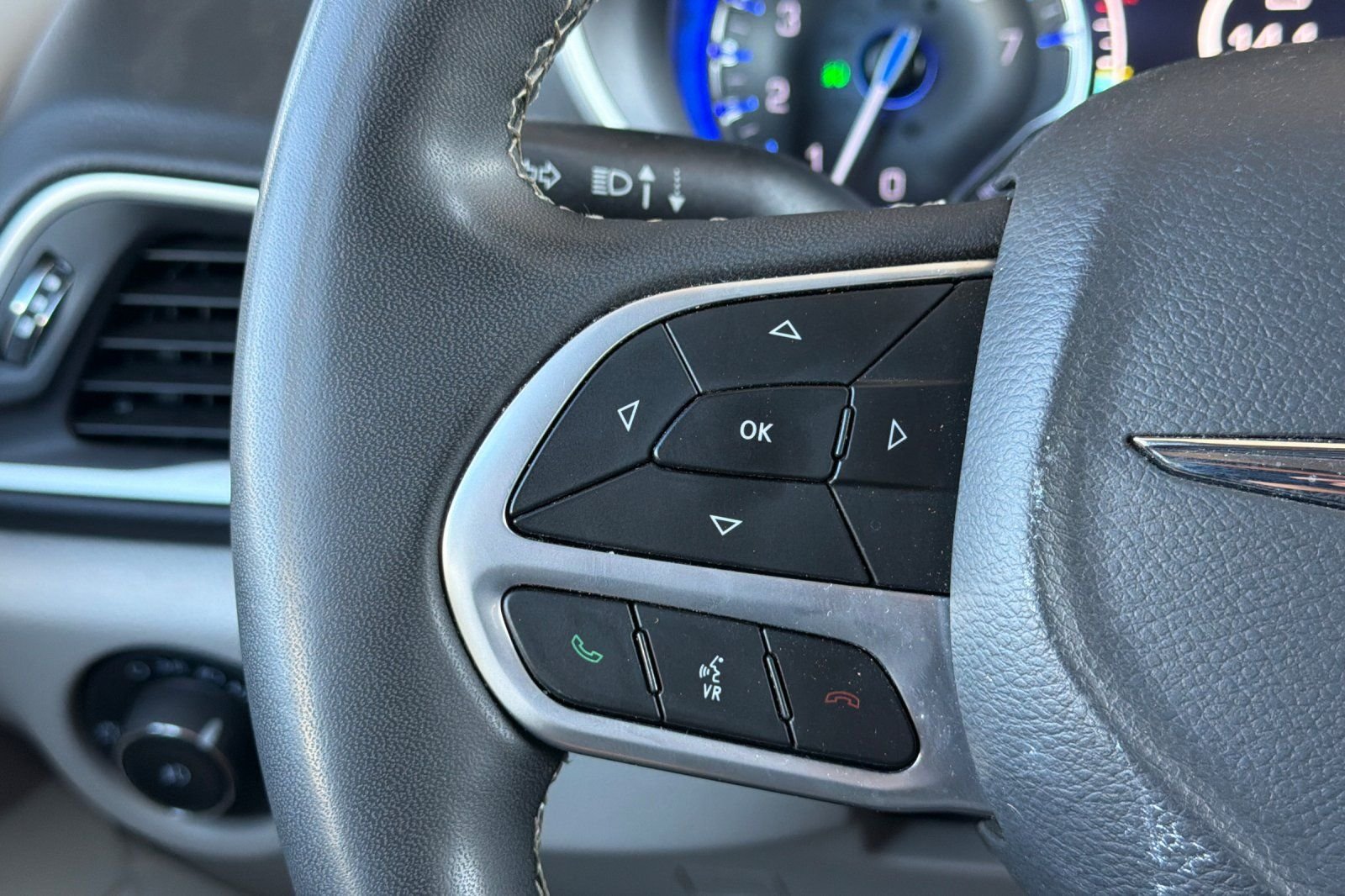 Used 2023 Silver Chrysler Touring L image 30