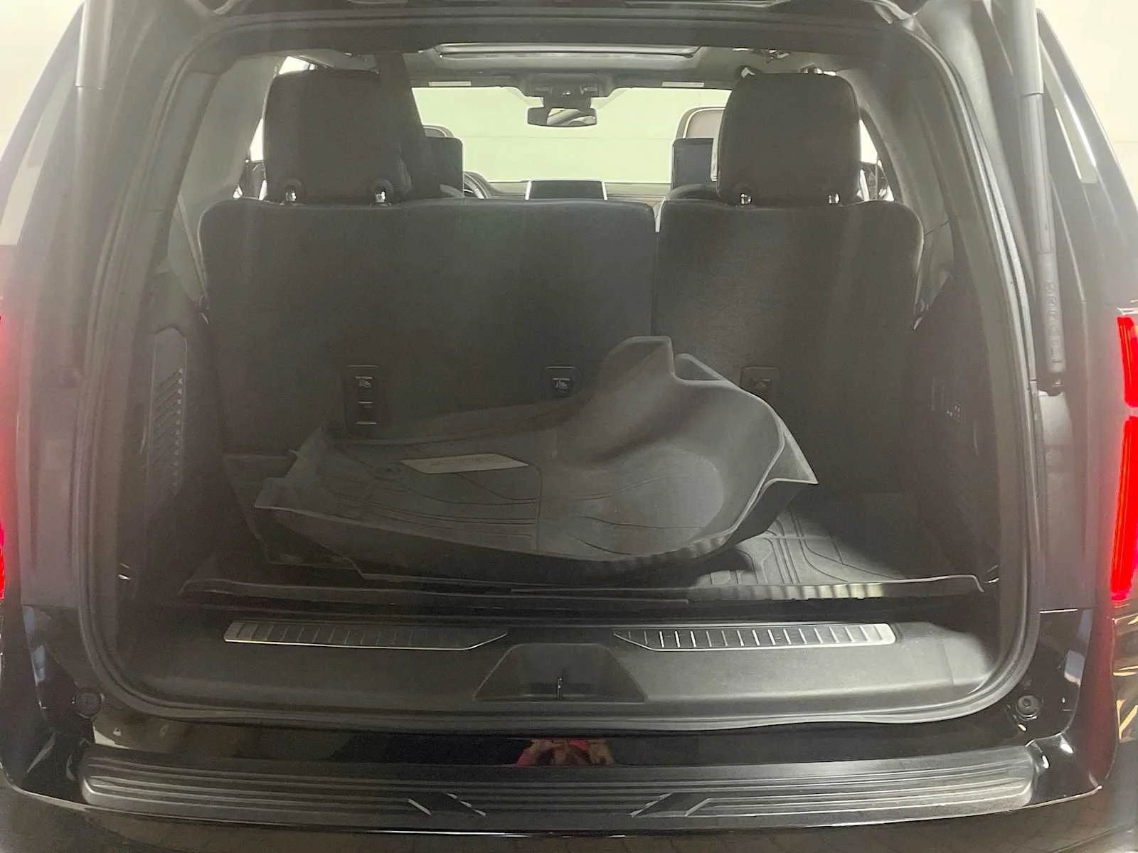 Used 2023 Black Chevrolet Premier image 27