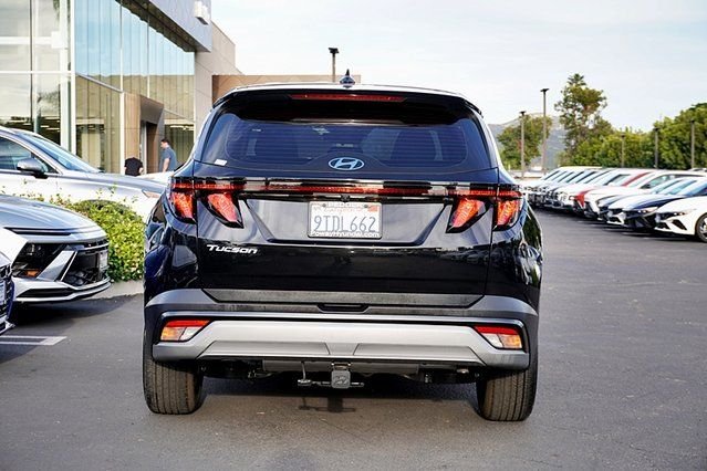 Used 2025 Black Hyundai SE image 9