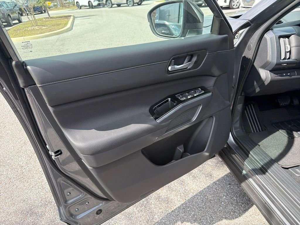 New 2026 Nissan Pathfinder SL 4D Sport Utility