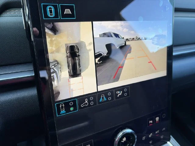 New 2027 White GMC AT4 image 18