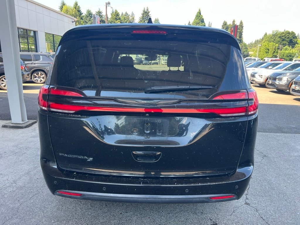 Used 2021 Brilliant Black Crystal Pearlcoat Chrysler Touring image 6