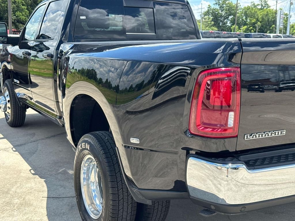 New 2026 Diamond Black Crystal Pearl-Coat Exterior Paint RAM Laramie image 18