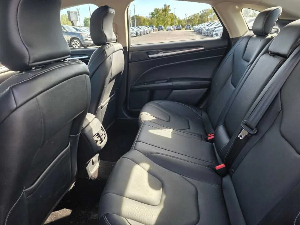 Used 2018 Oxford White Ford Titanium image 4