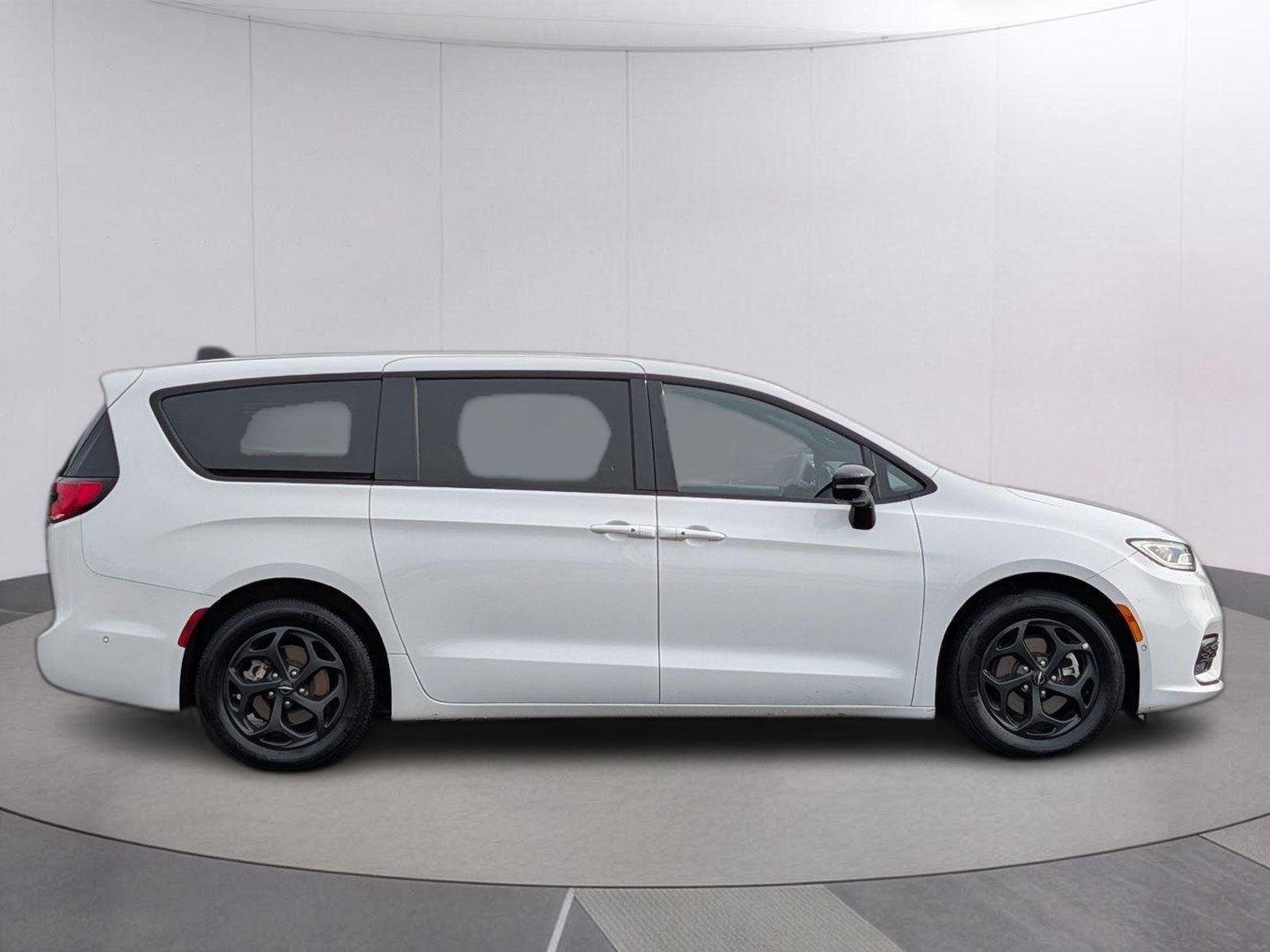 Used 2024 Bright White Clearcoat Chrysler Hybrid S Appearance Pkg image 6