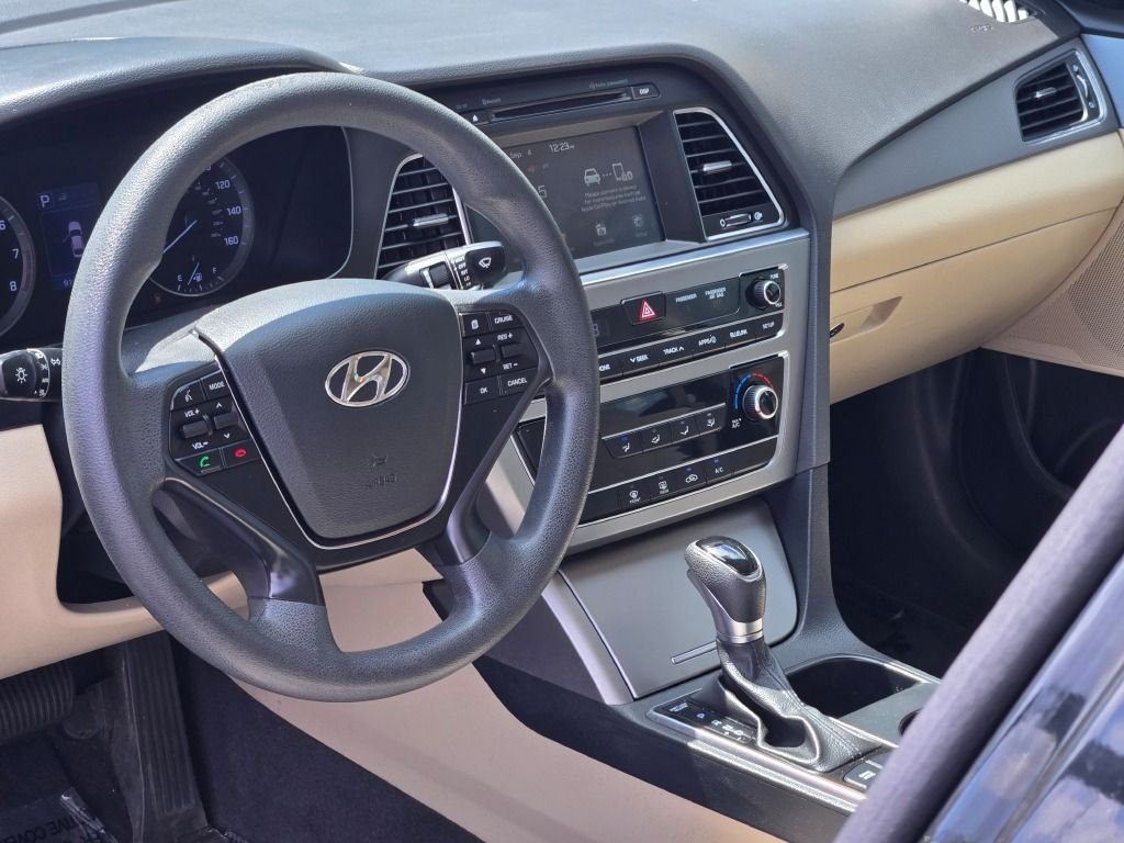 Used 2017 Phantom Black Hyundai SE image 21