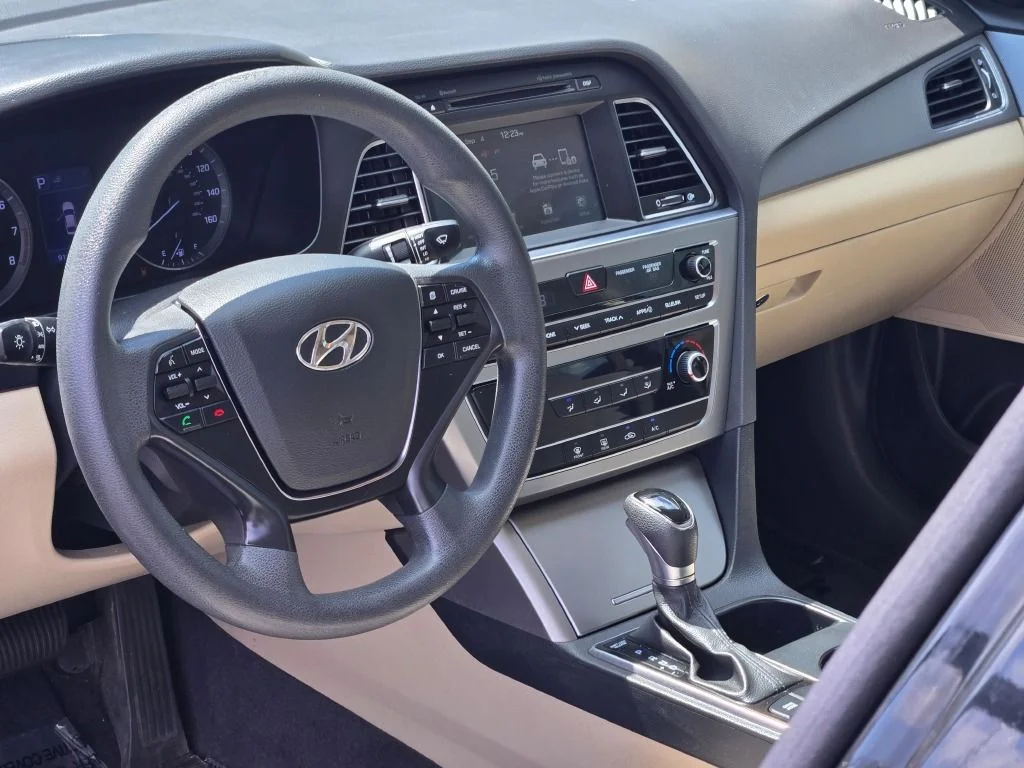 Used 2017 Black Hyundai SE image 21