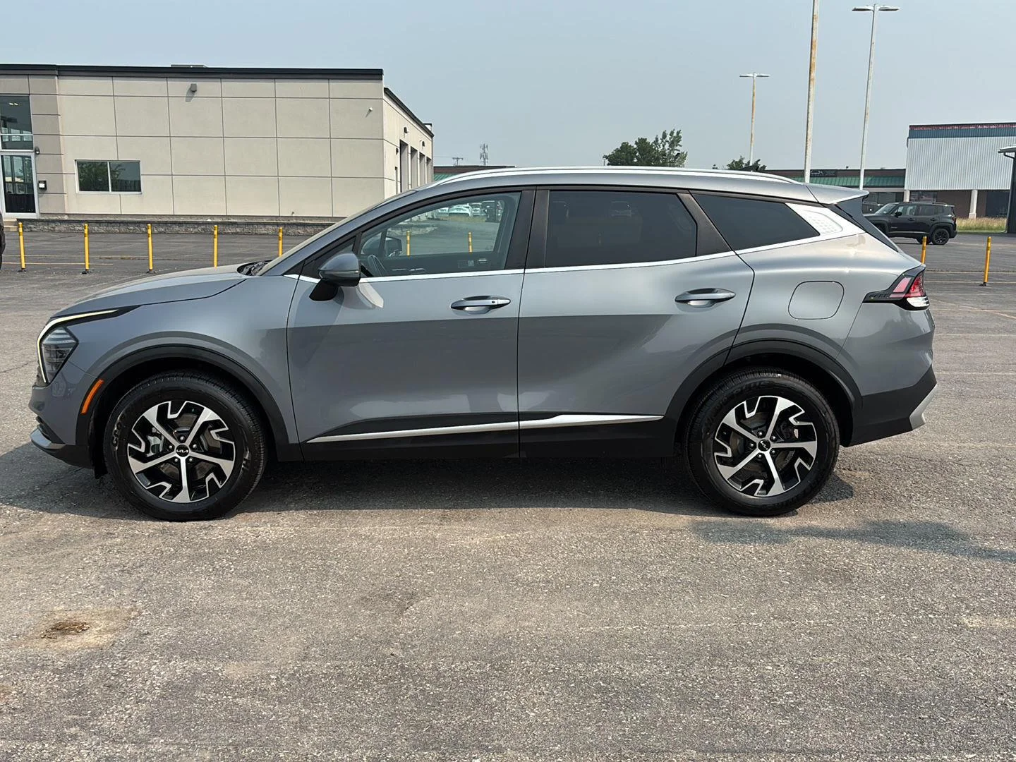 Used 2024 Everlasting Silver Kia EX image 4