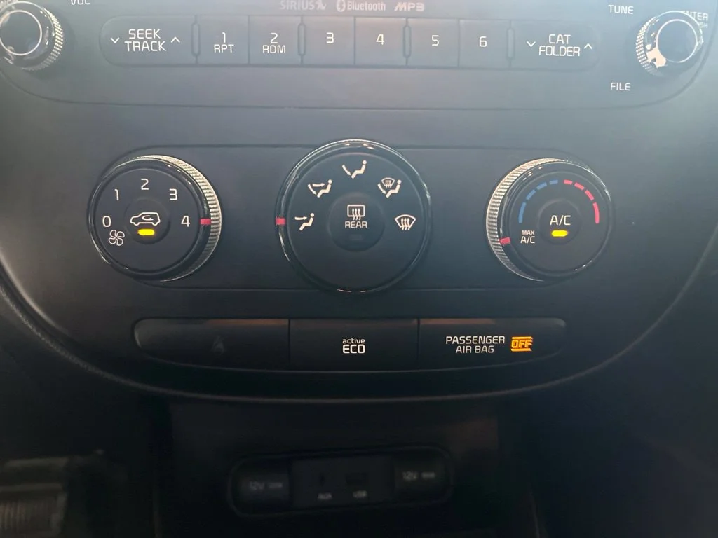 Used 2014 Green Kia Plus image 41