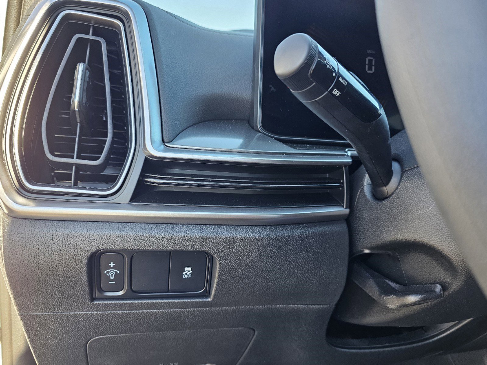 New 2025 Glacial White Pearl Kia LX image 17