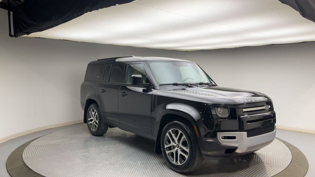 Used 2024 Santorini Black Metallic Land Rover S image 8