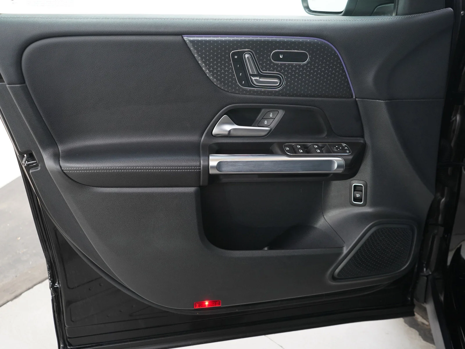 Used 2025 Black Mercedes-Benz GLB 250 image 21