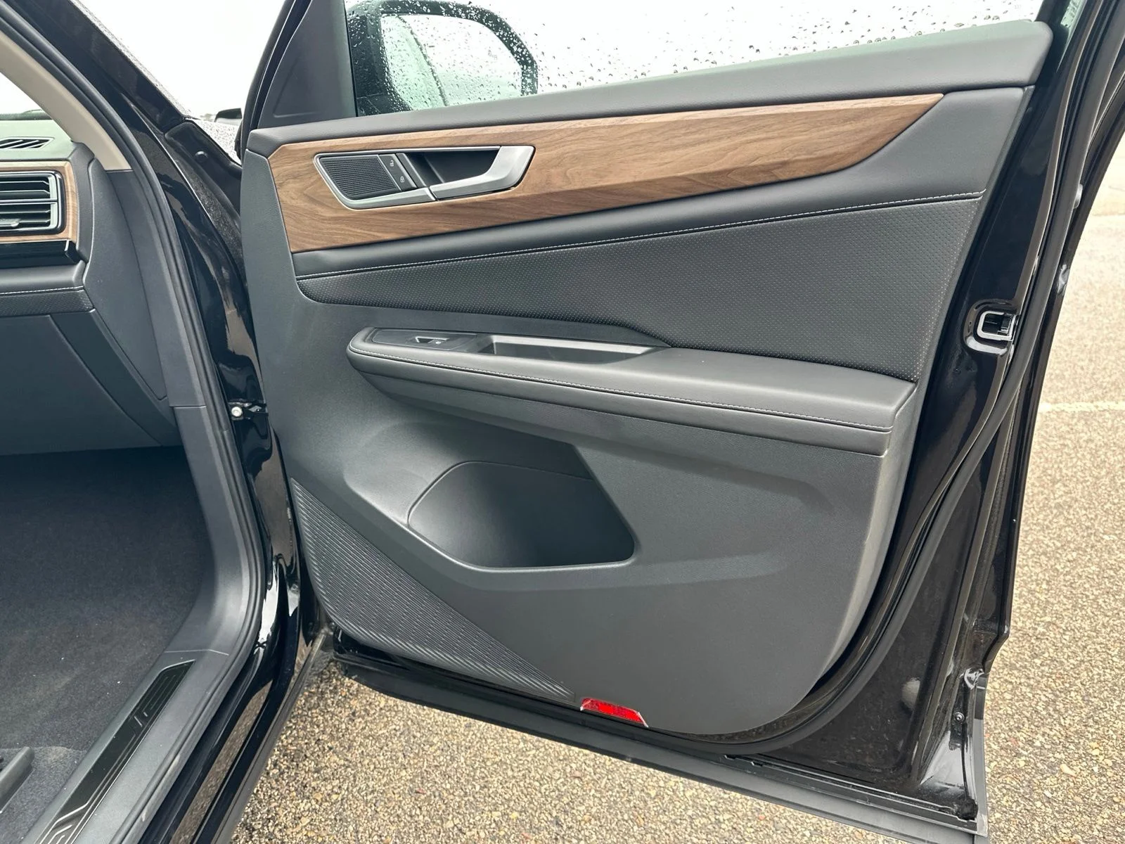 New 2026 Black Volkswagen 2.0T SE w/Technology image 41