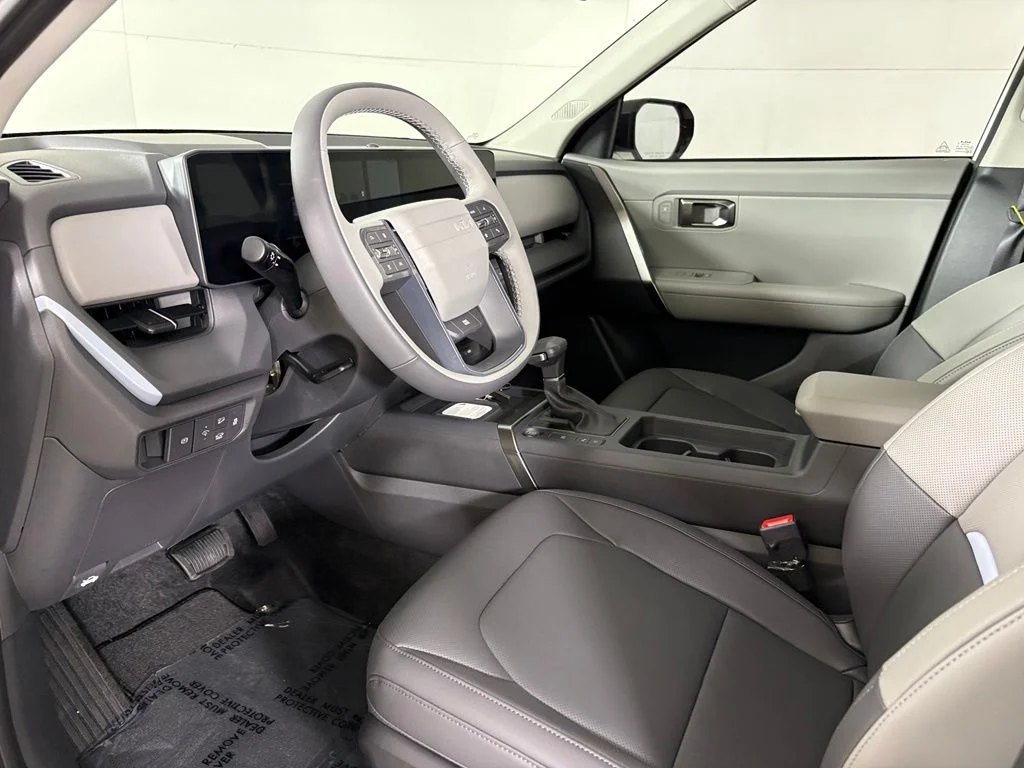 New 2027 Snow White Pearl Kia EX image 22