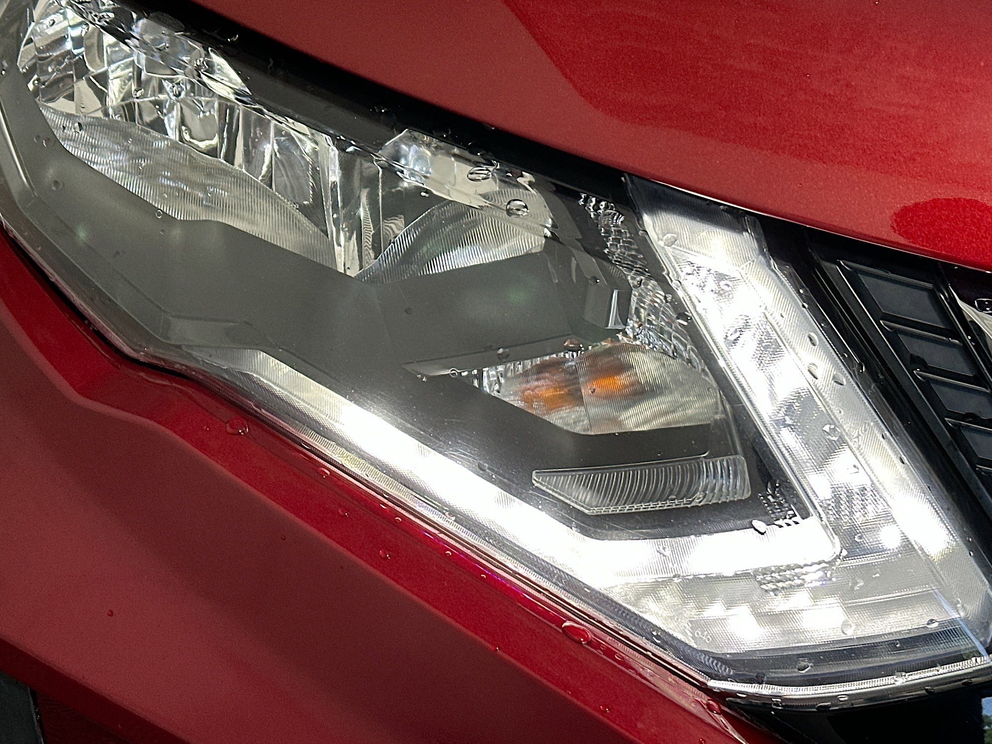 Used 2020 Scarlet Ember Tintcoat Nissan SV image 9