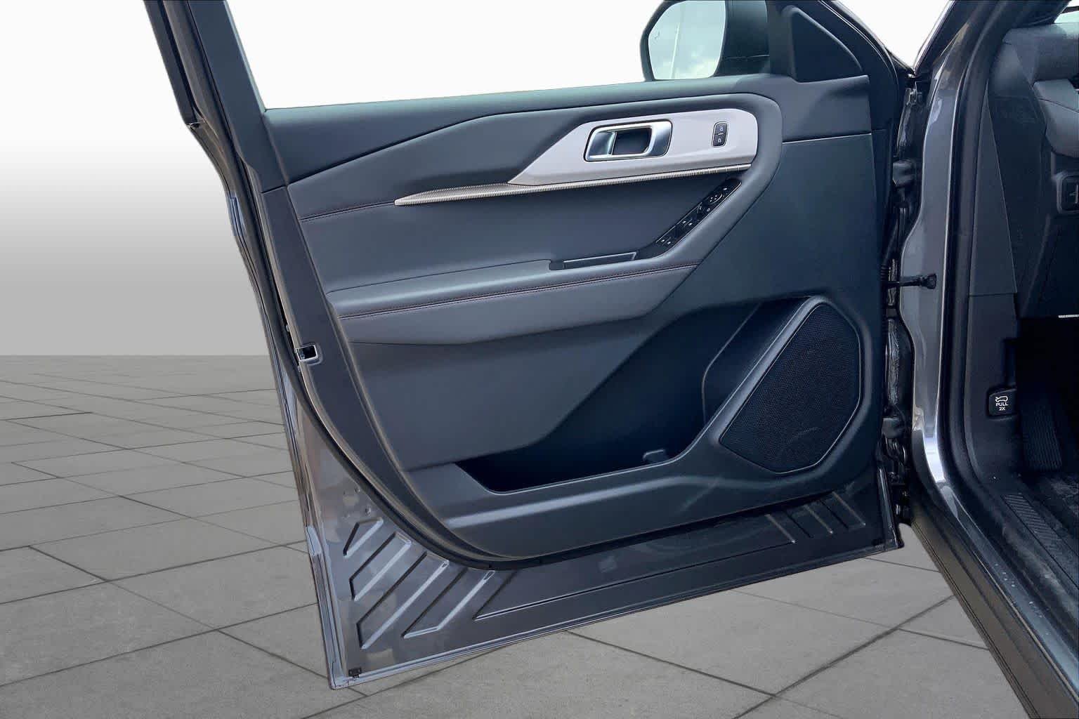 New 2027 Carbonized Gray Metallic Ford Active image 10