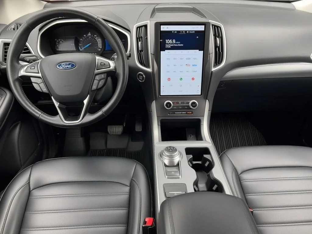 Used 2021 Gray Ford SEL image 5