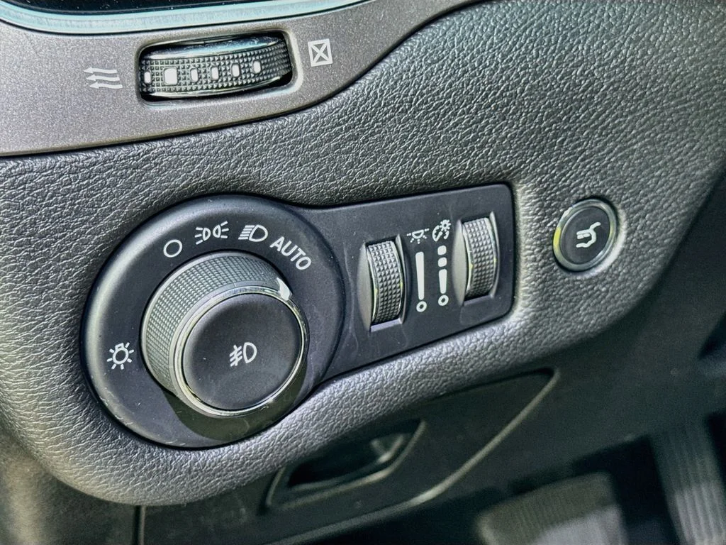 Used 2021 Gray Jeep Limited image 11