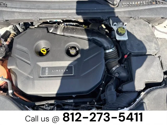 Used 2019 White Lincoln Select image 31
