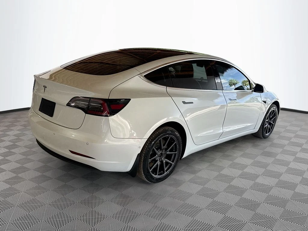 Used 2019  Tesla Standard Range Plus image 6