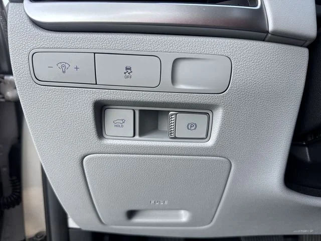 Used 2025 Silver Hyundai SEL Premium image 28