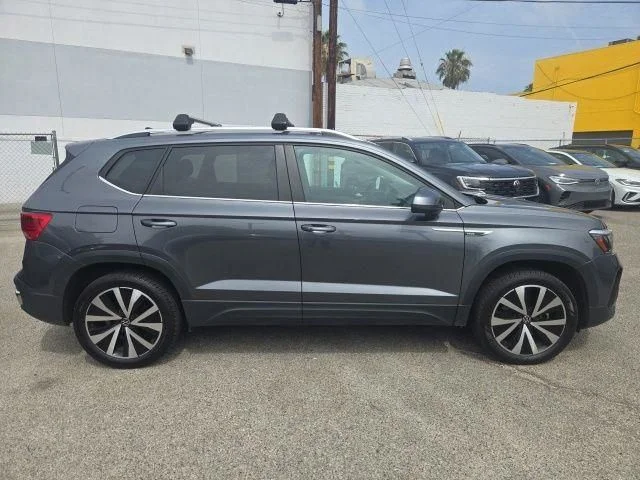 2023 Volkswagen Taos 1.5T SE's photo