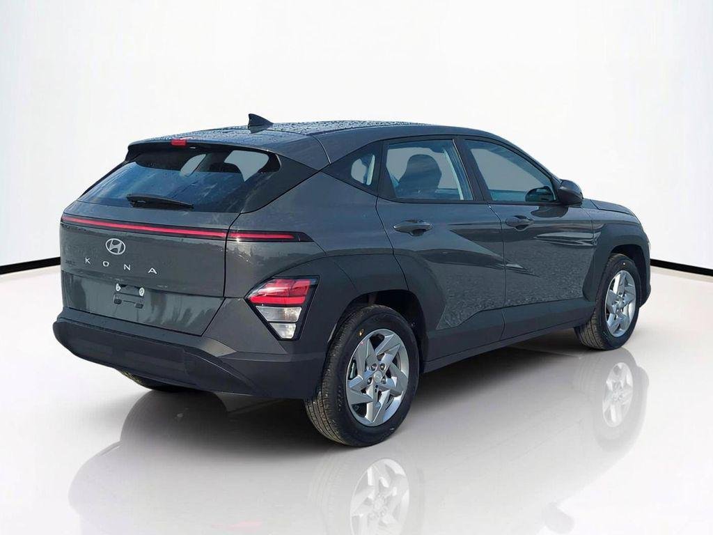 New 2027 Gray Hyundai SE FWD image 5
