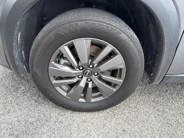 Used 2025 Gray Nissan SV image 9