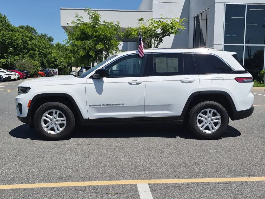 Used 2023 Bright White Clearcoat Jeep Laredo image 5
