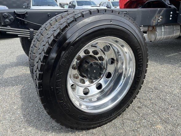 2021 Ford F-650 - Photo 28