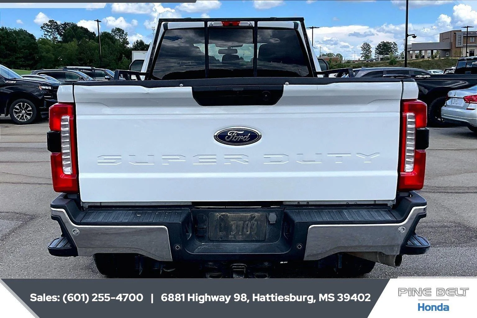 Used 2023 Oxford White Ford XLT image 4