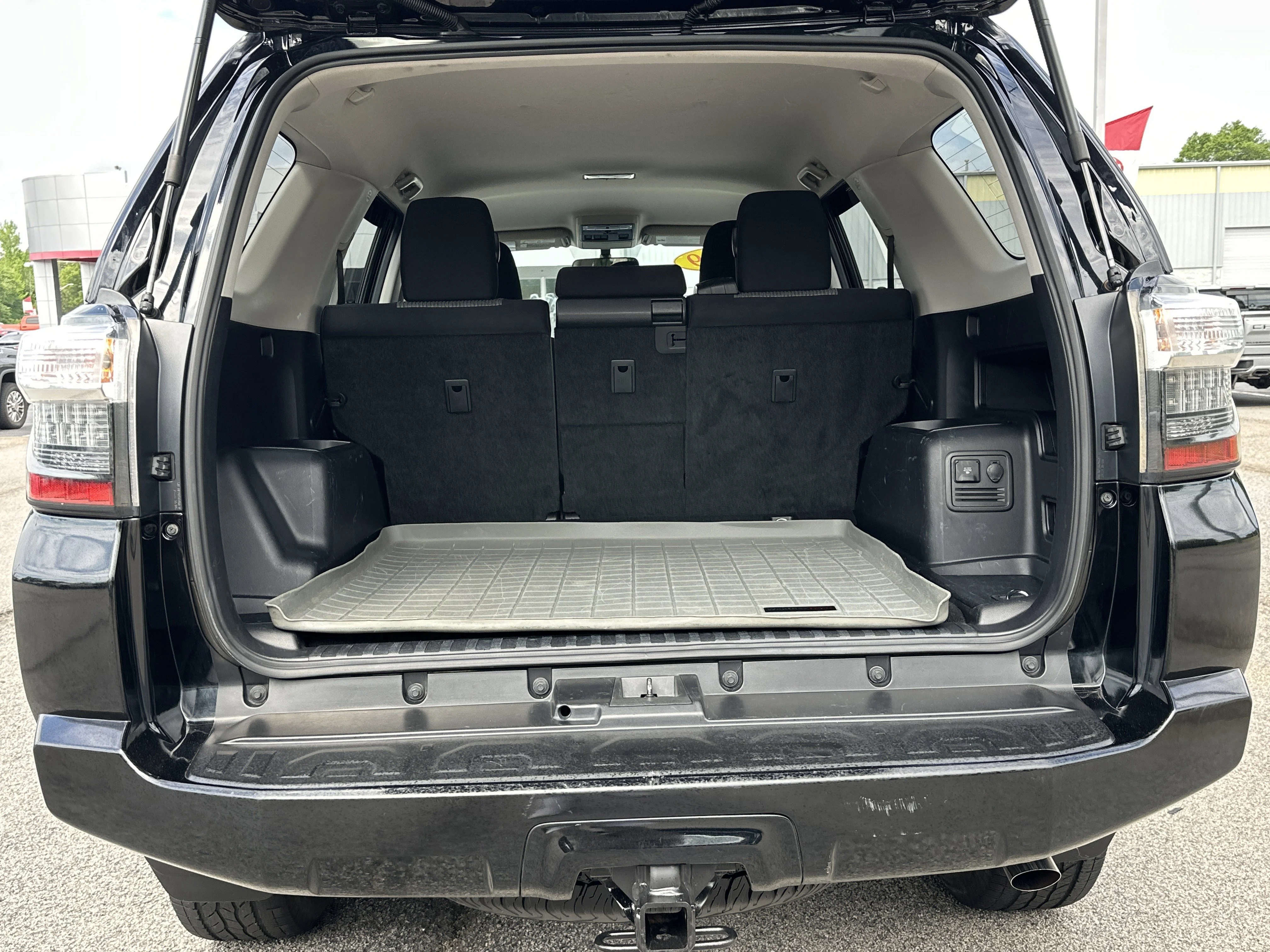 Used 2019 Midnight Black Metallic Toyota SR5 image 18