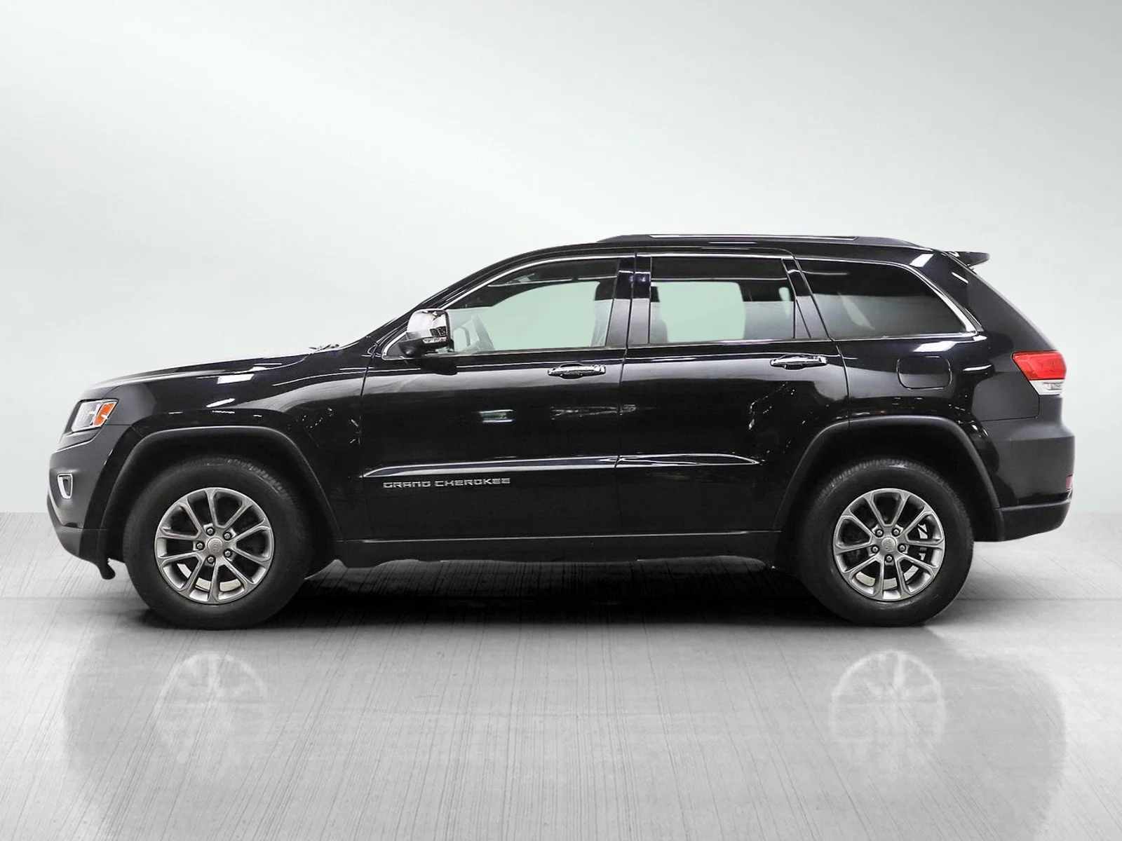 Used 2015 Jeep Grand Cherokee Limited with VIN 1C4RJFBG1FC787517 for sale in Hopkins, Minnesota