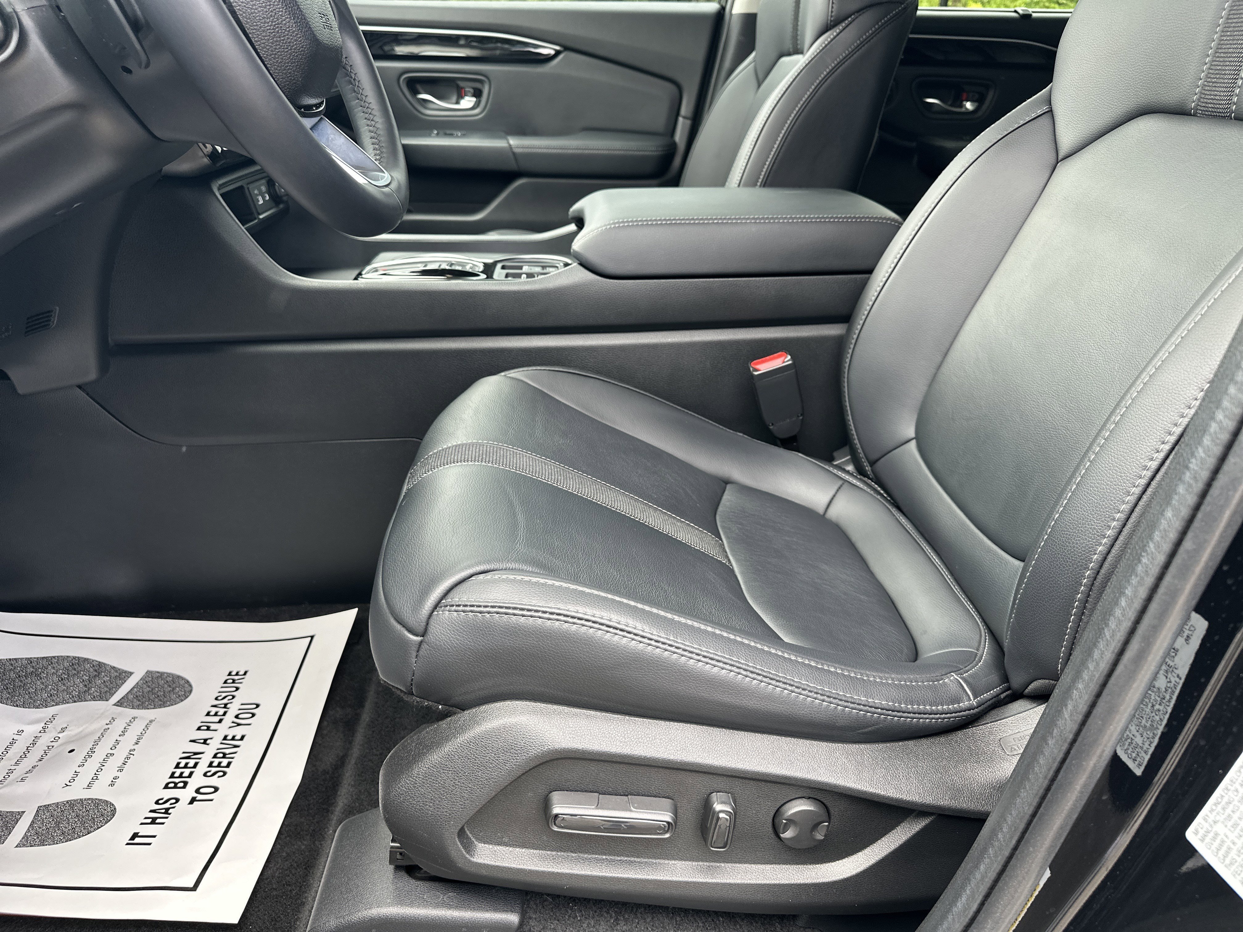 Used 2023 Crystal Black Pearl Honda Touring image 9