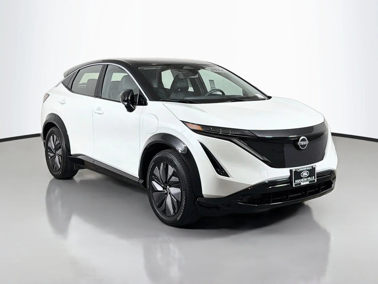 Used 2024 Everest White Pearl Tricoat/Black Diamond Pearl Nissan ENGAGE image 7