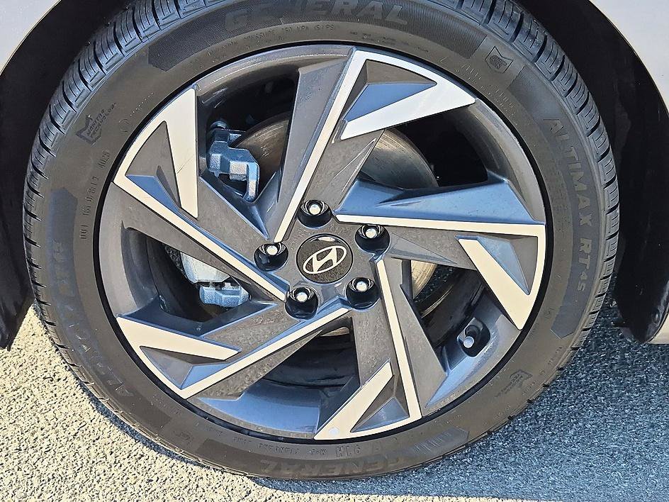 Used 2025 Fluid Metal Hyundai SEL Convenience image 10