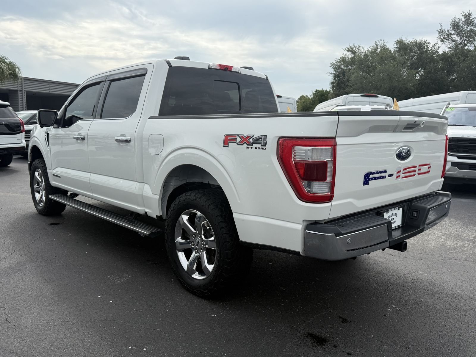 Certified Used 2022 White Metallic Ford Lariat image 7