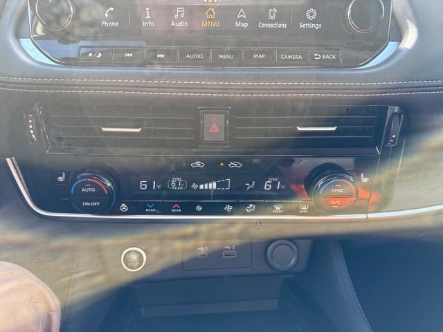 Used 2021 Blue Nissan SL image 22