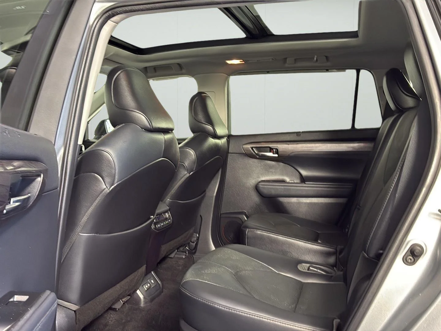 Used 2022 Celestial Silver Metallic Toyota Platinum image 21