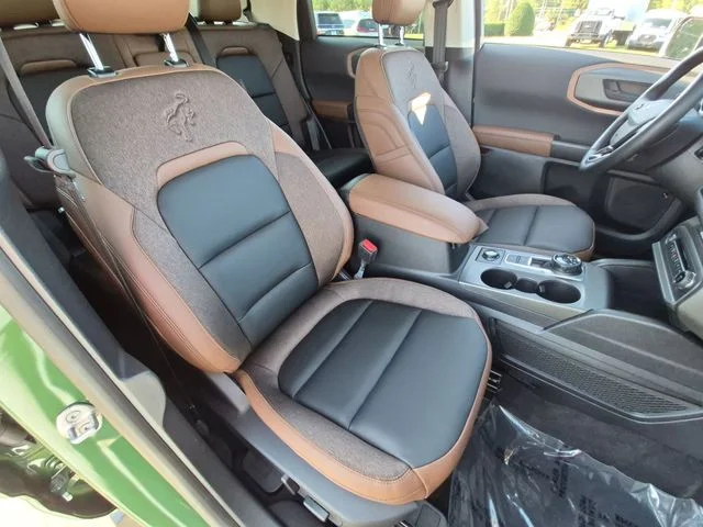 Used 2025 Green Ford Outer Banks image 34