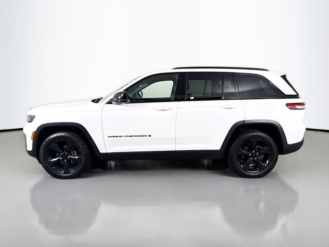 Used 2023 White Jeep Altitude X image 4