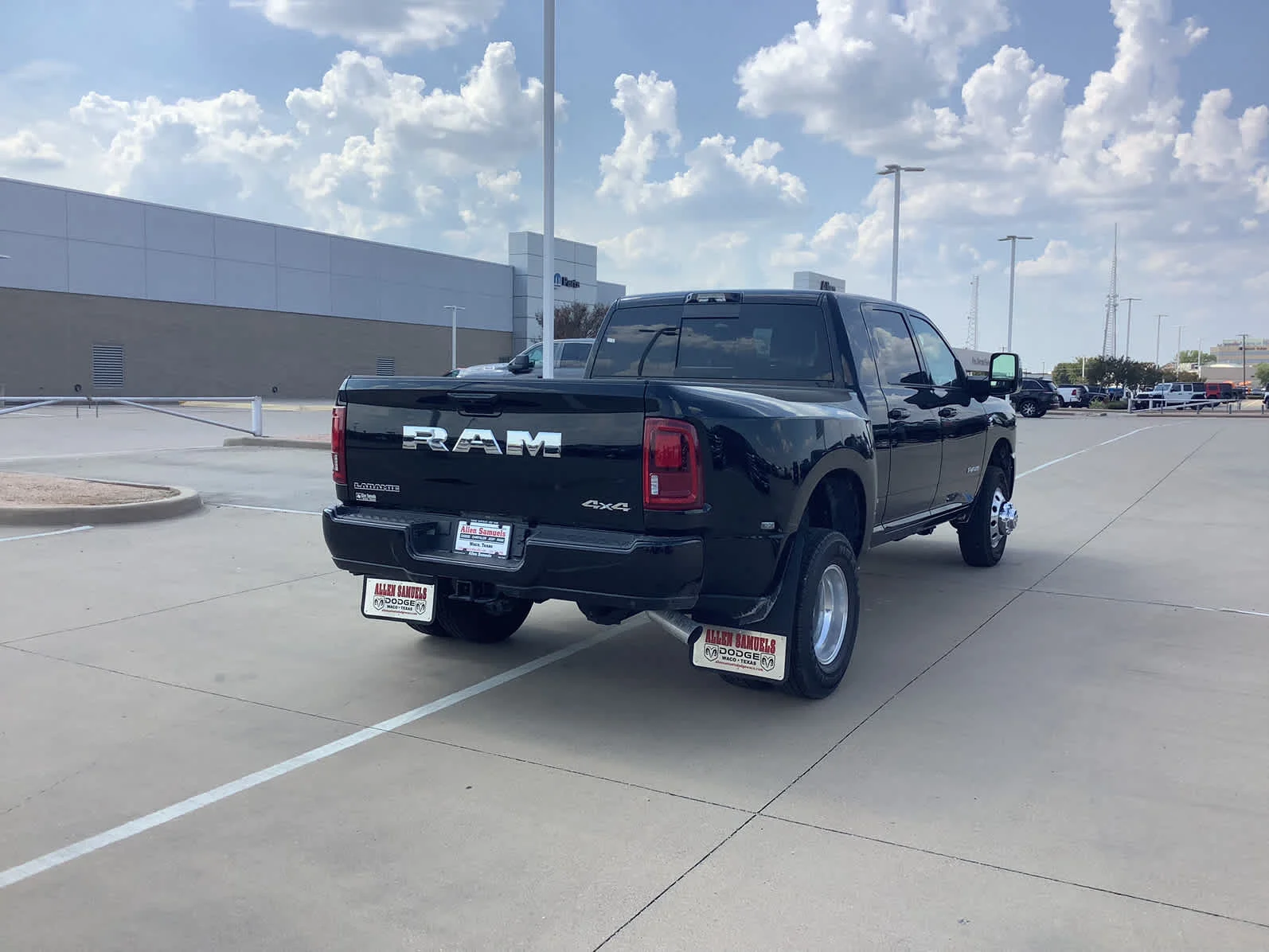 2026 RAM 3500 Laramie - Photo 6