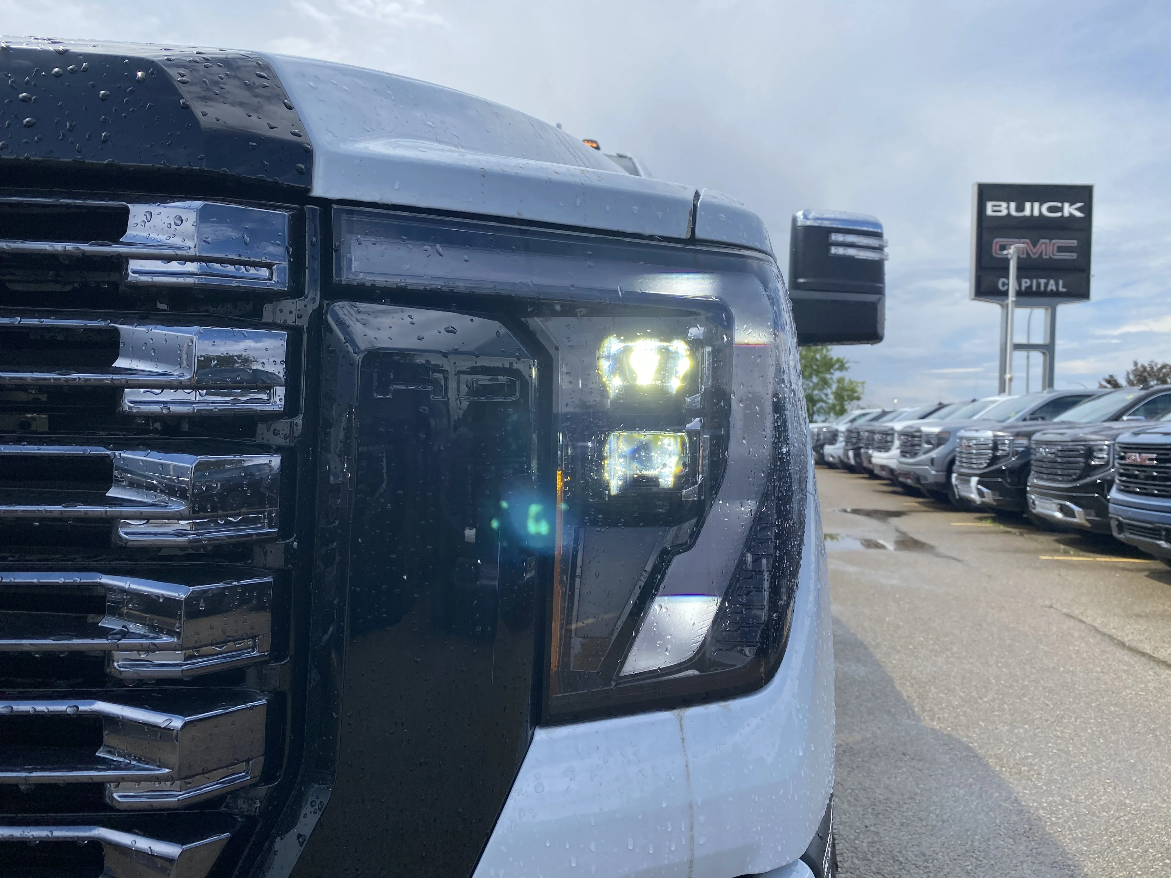 New 2026 GLACIER WHITE TRICOAT GMC Denali Ultimate image 10